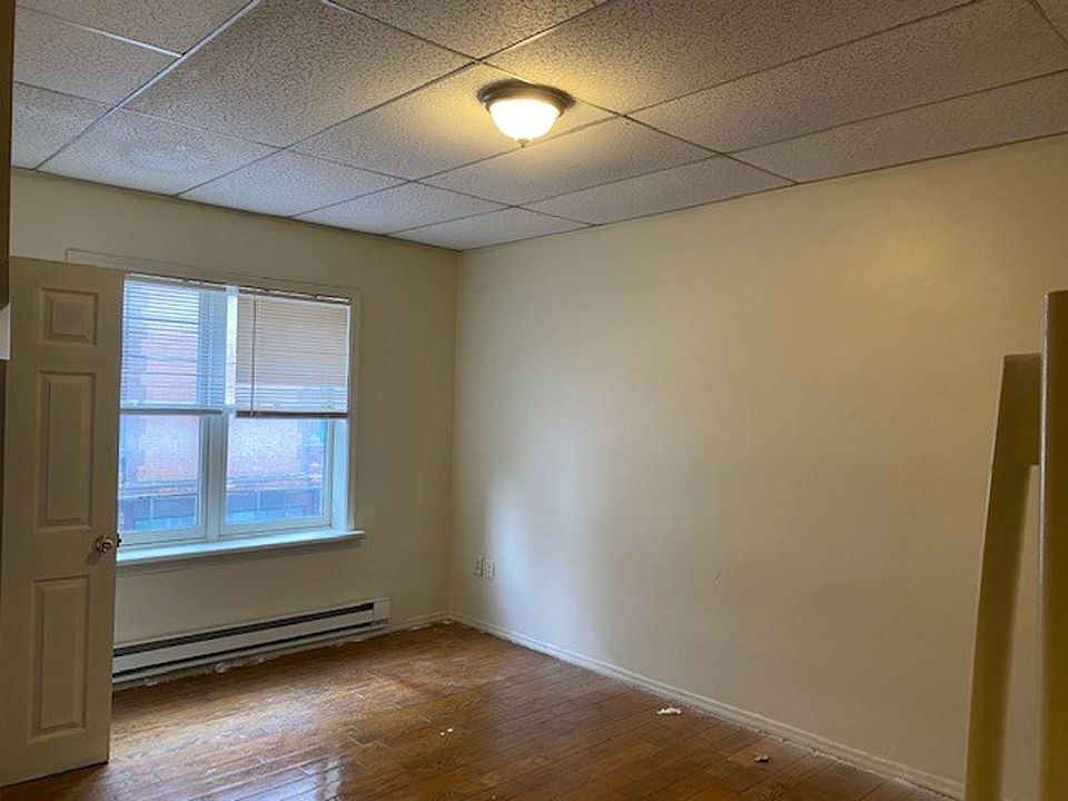 2nd image of 275 Herr St APT 4