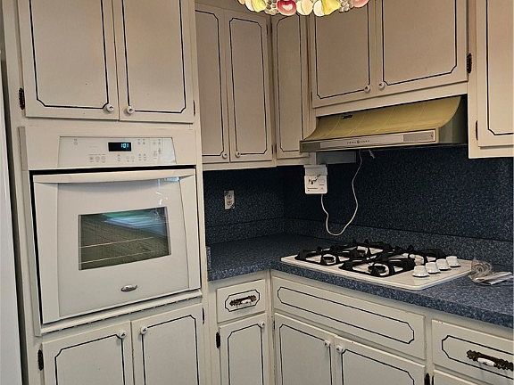 5th image of 20418 Mitchell Ave