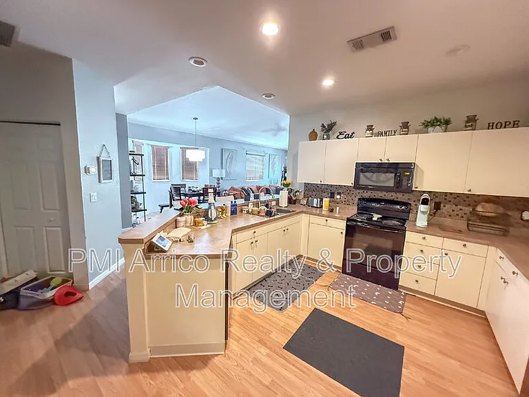 317 28th St W — Photo 9