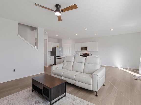 5th image of 758 Leslie Dr