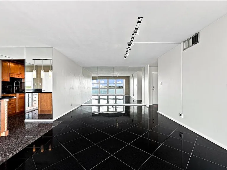 7200 Sunshine Skyway Ln S #6G — Photo 6