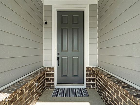 2nd image of 2551 Lord Murphy Dr