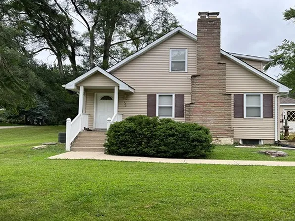 220 E Fern Dr, Island Lake, IL 60042