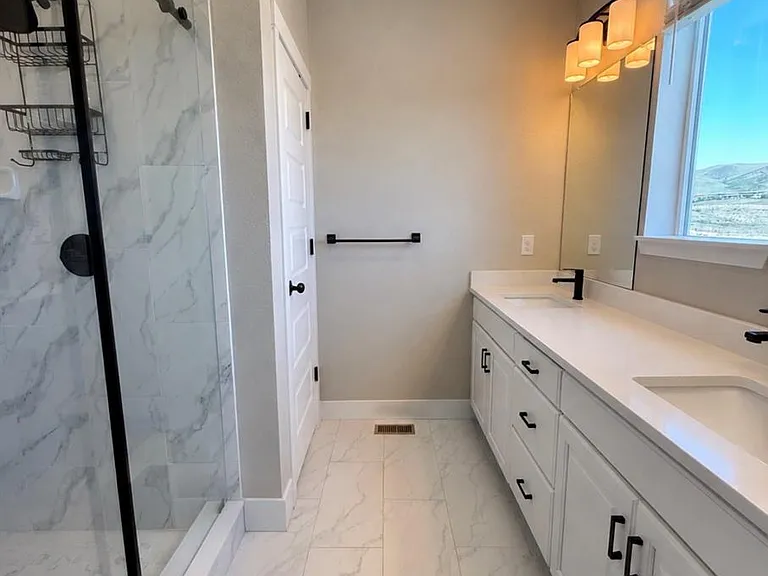 2275 S Poppy St — Photo 2
