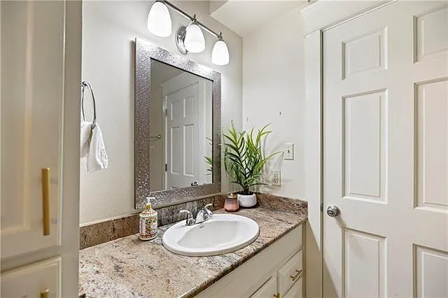 921 Carriage Way — Photo 15
