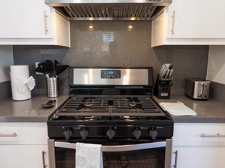 6156 Morella Ave — Photo 15
