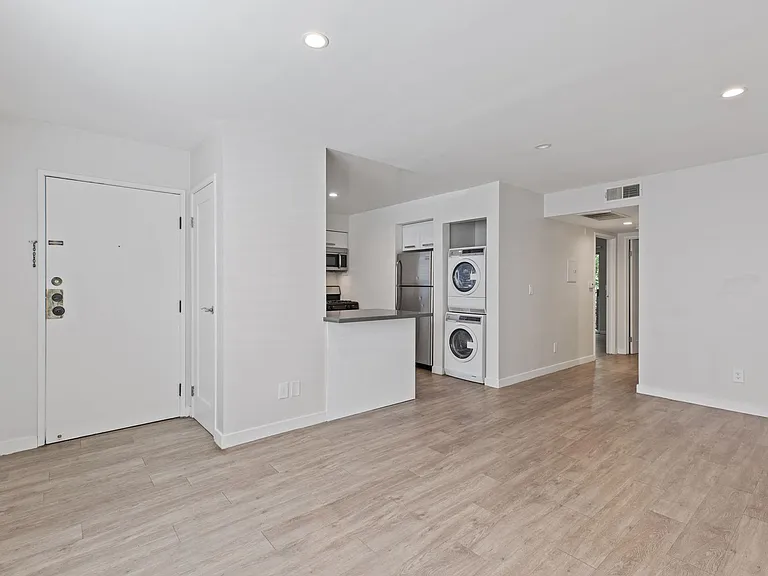810 Crenshaw — Photo 11