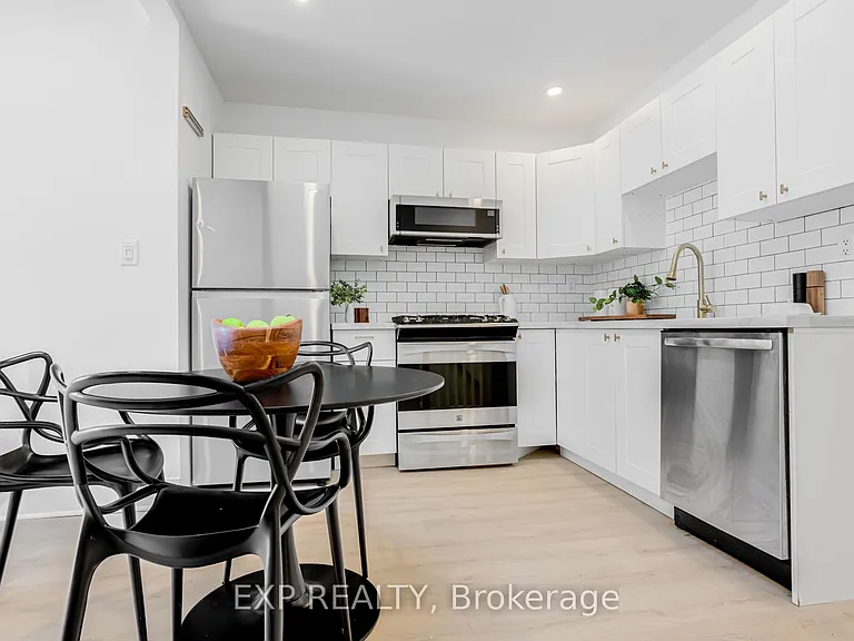 146 Hanson St — Photo 12