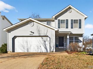 1075 Fenton Park Dr, Fenton, MO 63026