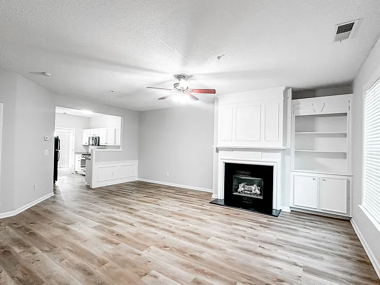 139 Riverstone Commons Cir — Photo 4