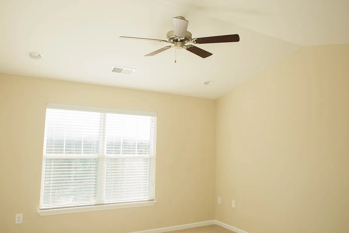 Building Photo - 1840 Candlewood Ct #208