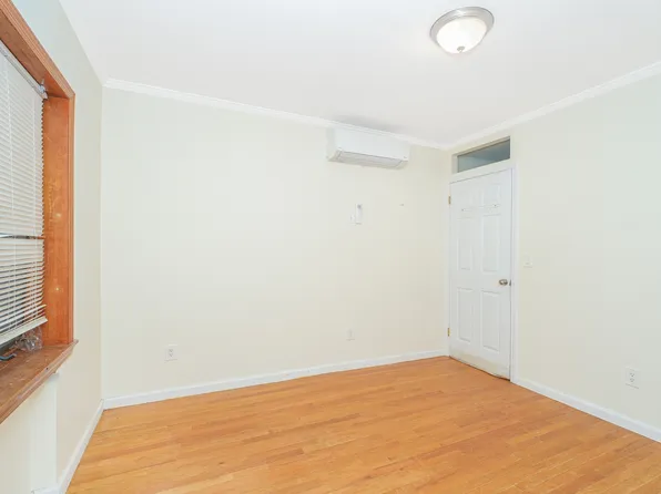 2162 Brown Street image 8 of 14