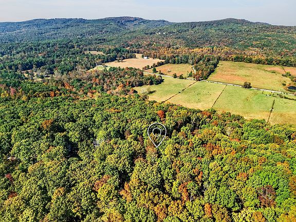 4th image of 976 Chestnut Ridge Rd