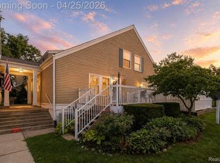 21256 E Glen Haven Cir, Northville, MI 48167