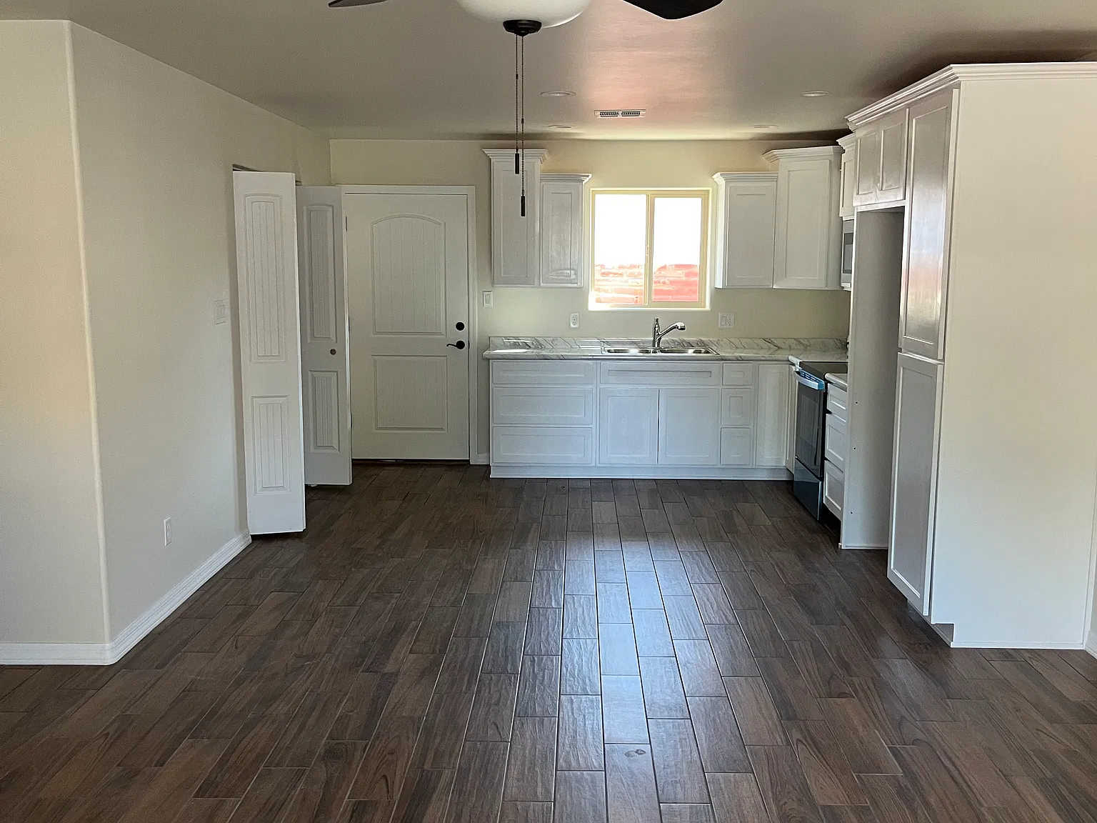 3 bed, 1050 sqft, $1,500 — Photo 4