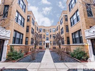 719 W Barry Ave #721.5-B2, Chicago, IL 60657