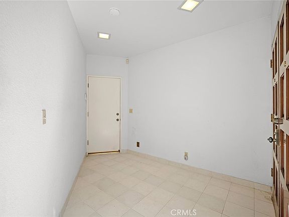 4th image of 3206 Montrose Ave APT 4