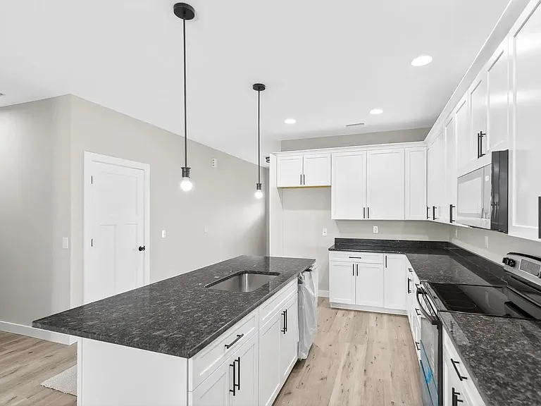 1774 Creekside Ct — Photo 3