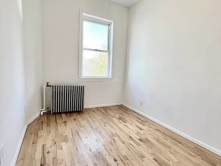 394 Manhattan Ave #3R — Photo 8