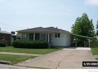2612 Hawthorne Pl, Niagara Falls, NY 14305