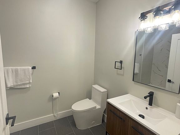 3rd image of 124 Ellis Ave Floor 2