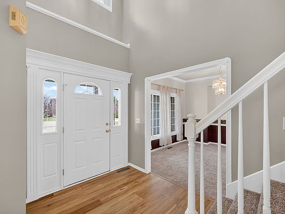 3rd image of 206 NW Springbrooke Ct