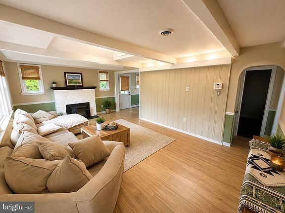 3rd image of 4519 Belmont Ave