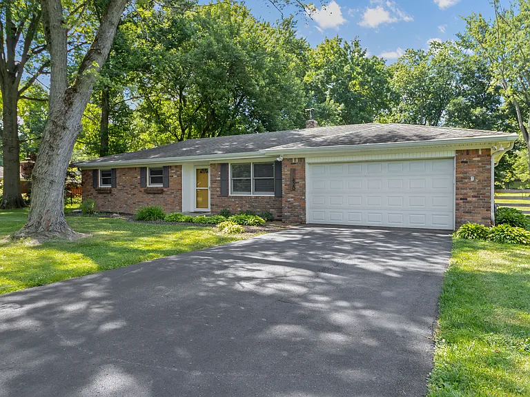 820 Eaglewood Dr — Photo 2