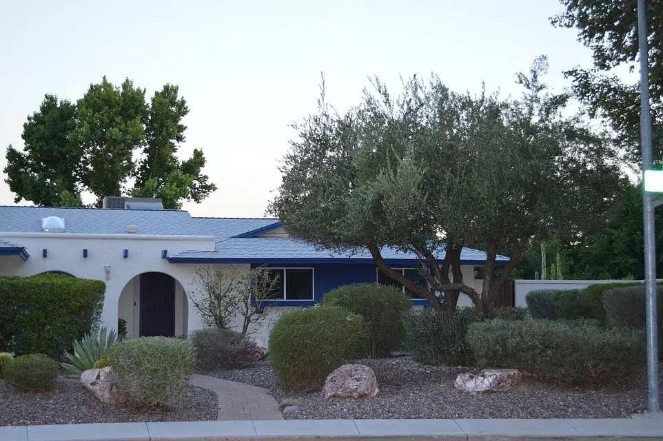 1501 E Fairfield St — Photo 1