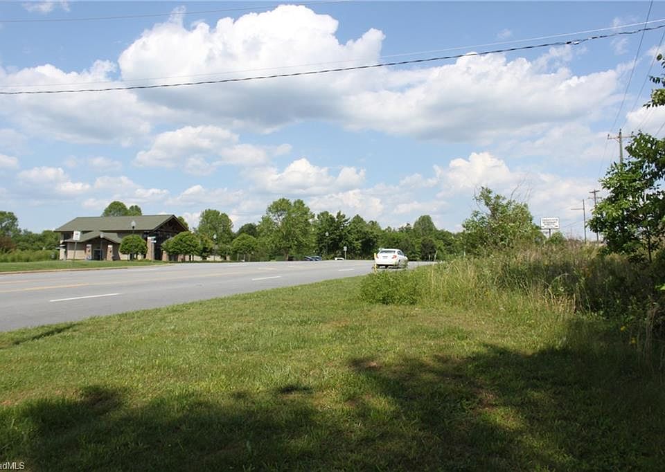 1st image of 1016 Lyons Dr