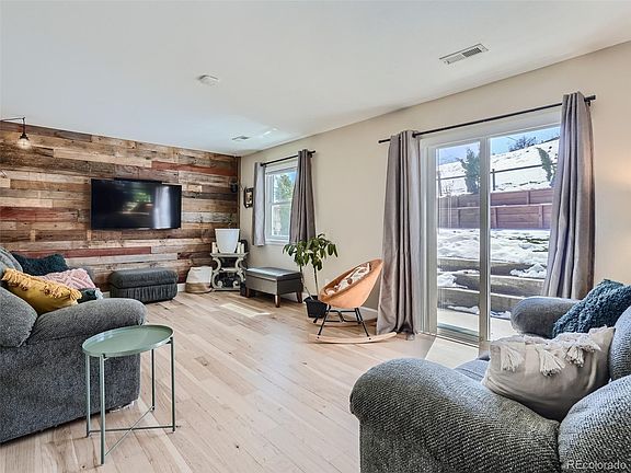 4th image of 2166 Dogwood Circle