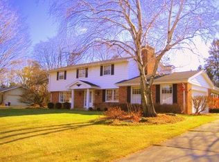 15245 Cascade Dr, Elm Grove, WI 53122