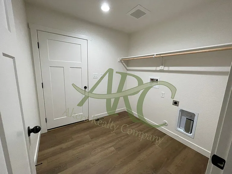 968-970 S Coral Pl — Photo 7