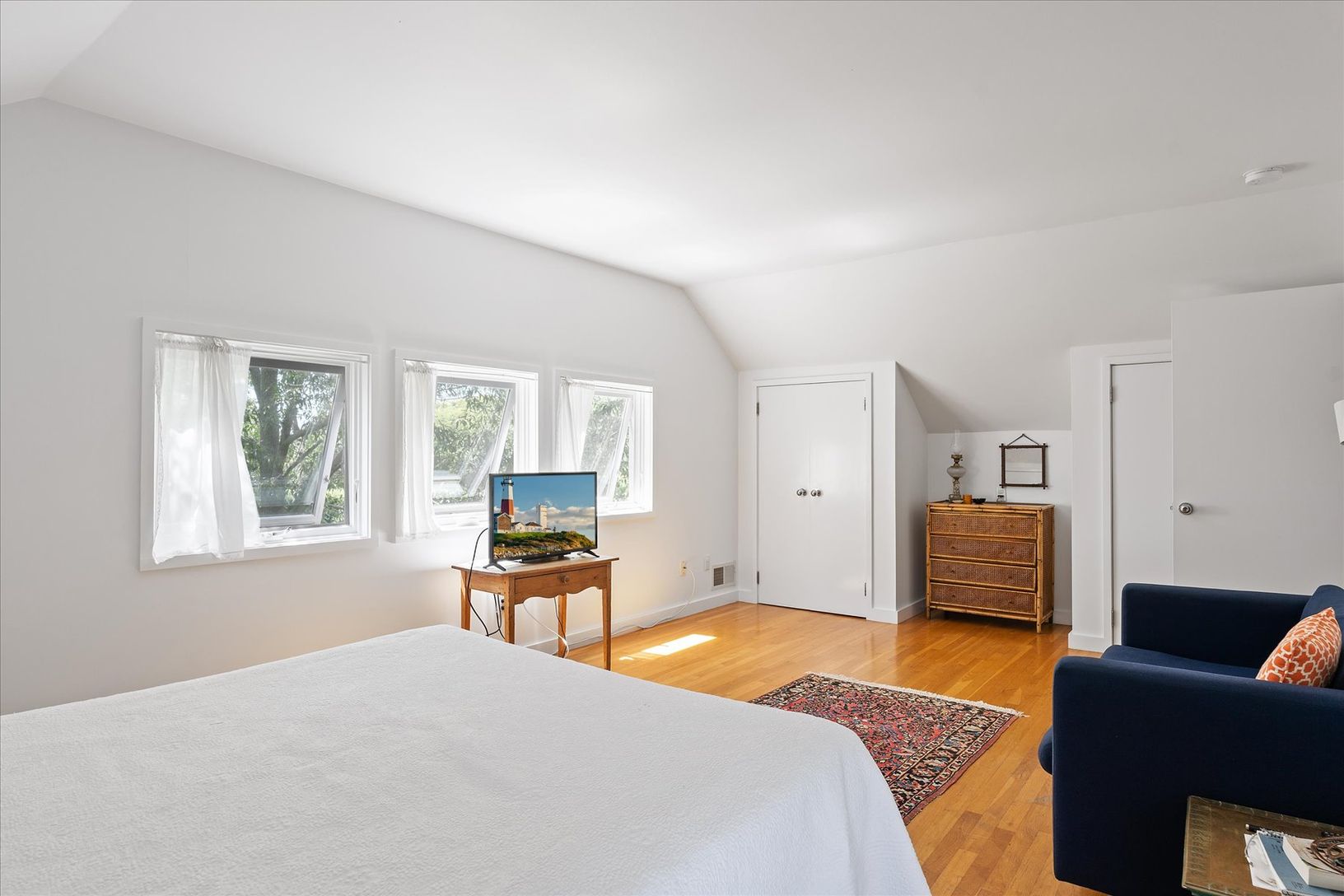  Master Bedroom Sitting Area