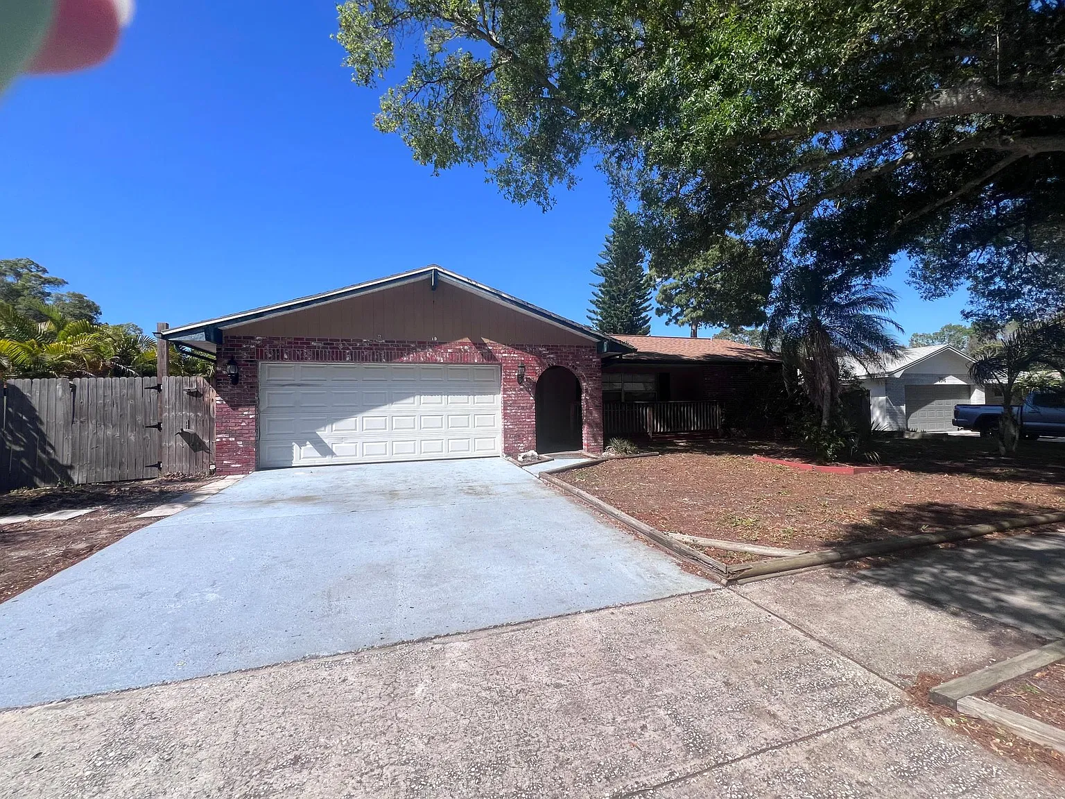 2334 Colonial Ct — Photo 2