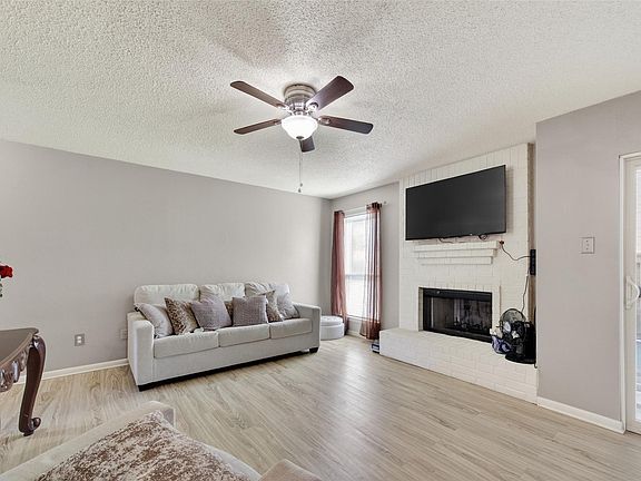 4th image of 3919 Fairmont Pkwy APT 171