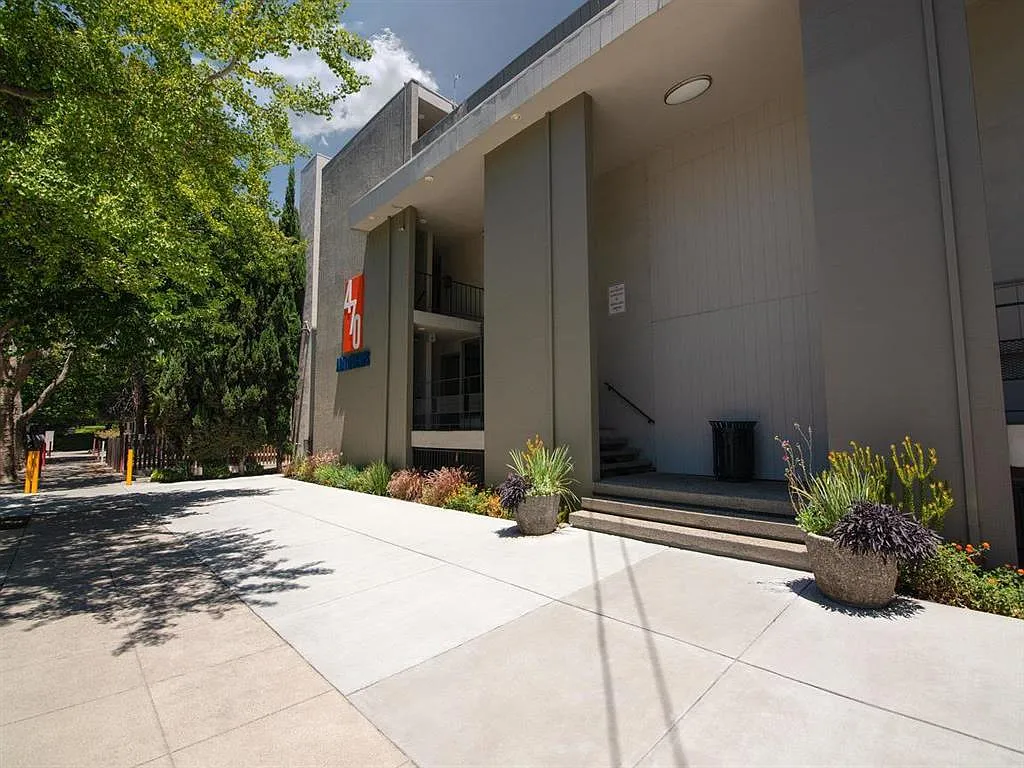 470 Apartments — Photo 3