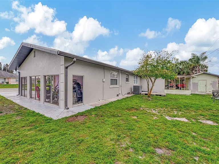 304 San Carlos Ave — Photo 18