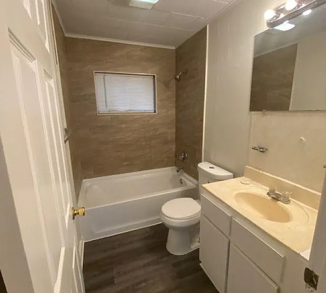 211 Saint Malo St — Photo 14
