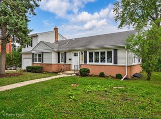 109 N Lancaster St, Mount Prospect, IL 60056