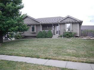 501 NE Newport Dr, Smithville, MO 64089