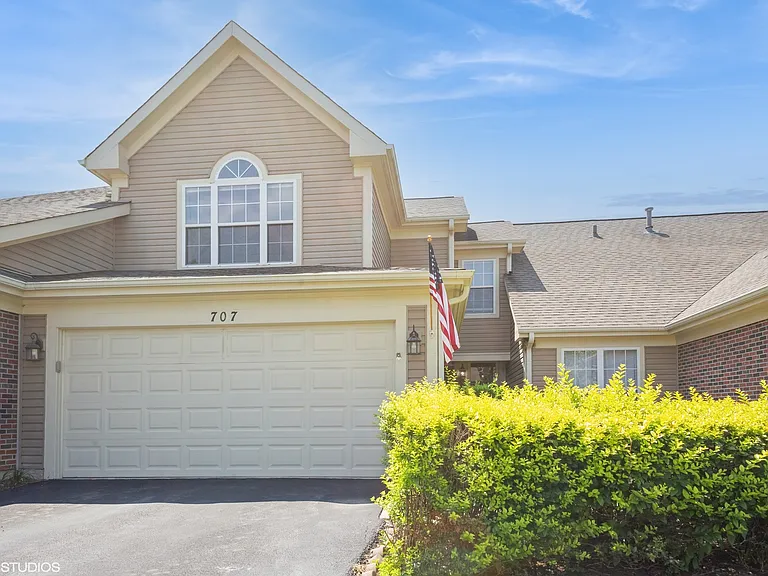 707 Clover Hill Ct — Photo 2