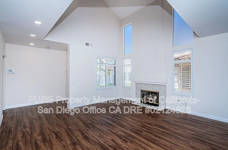 3 bed, 2.5 bath, 1556 sqft, $4,295 — Photo 2