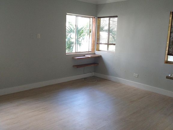 5th image of 8200 Byron Ave #4