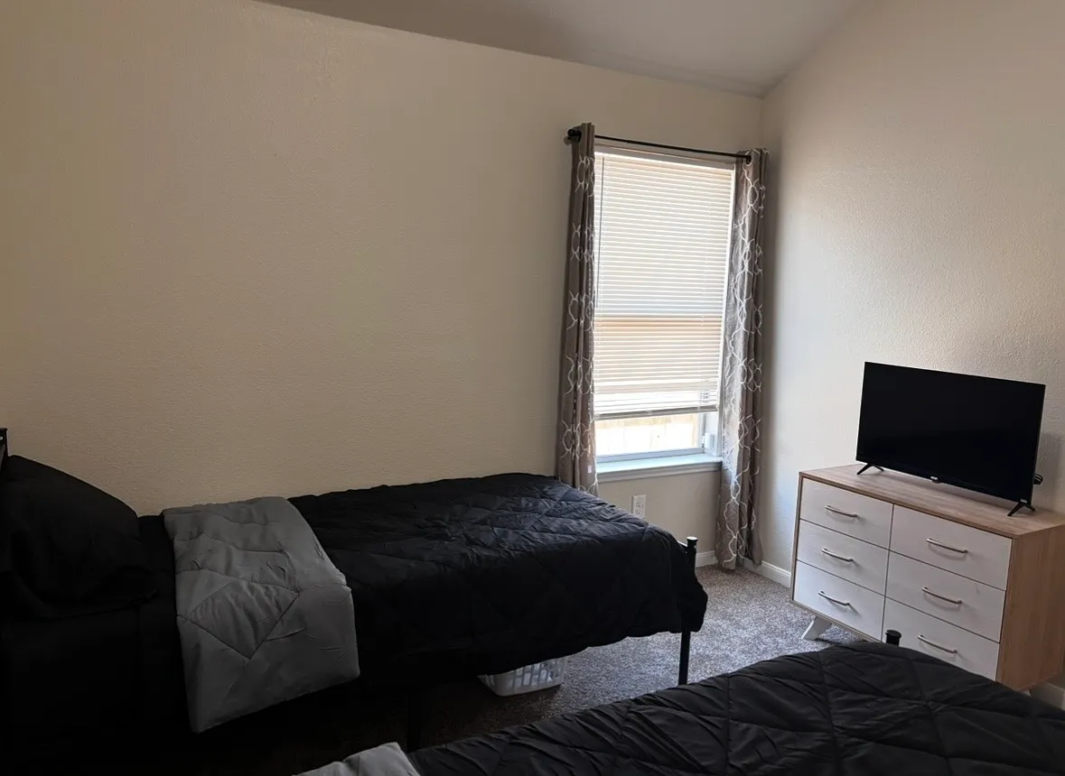 4 bed, 1867 sqft, $750 — Photo 3