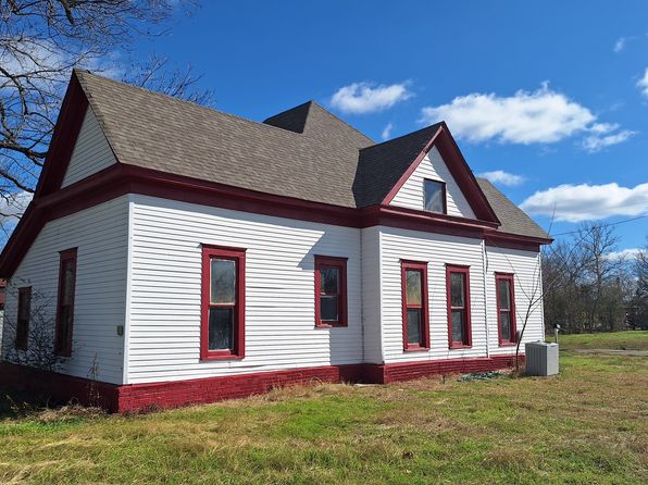 108 W Tarrant St