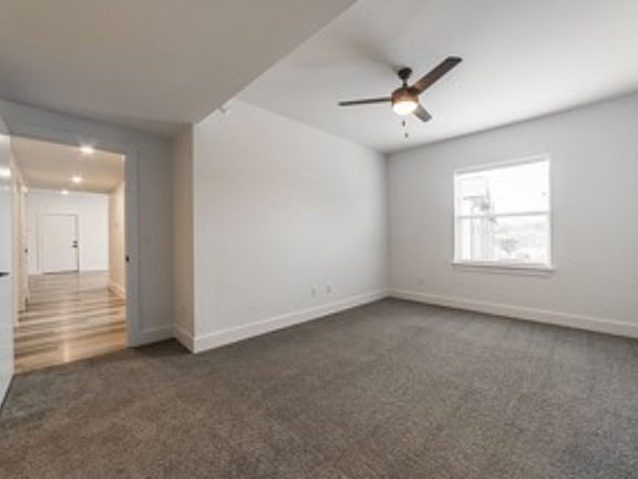 5th image of 900 N Leverett Ave #2-109