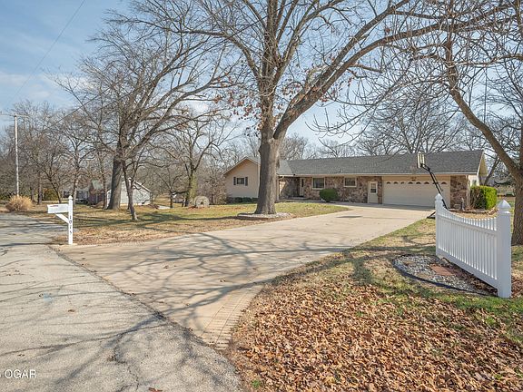 2nd image of 1015 Peterson Rd