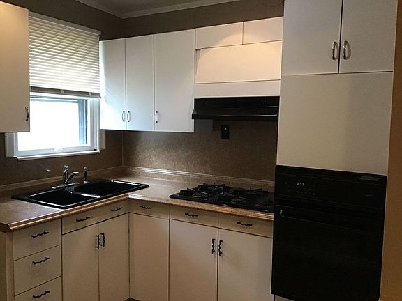 3rd image of 7025 Greenhaven Dr