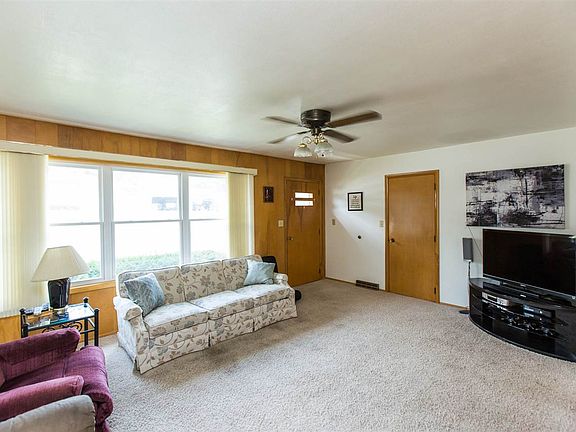 3rd image of 618 17th Ave